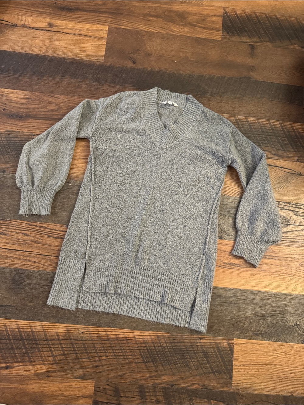 Time and Tru Heather Gray V-Neck Sweater